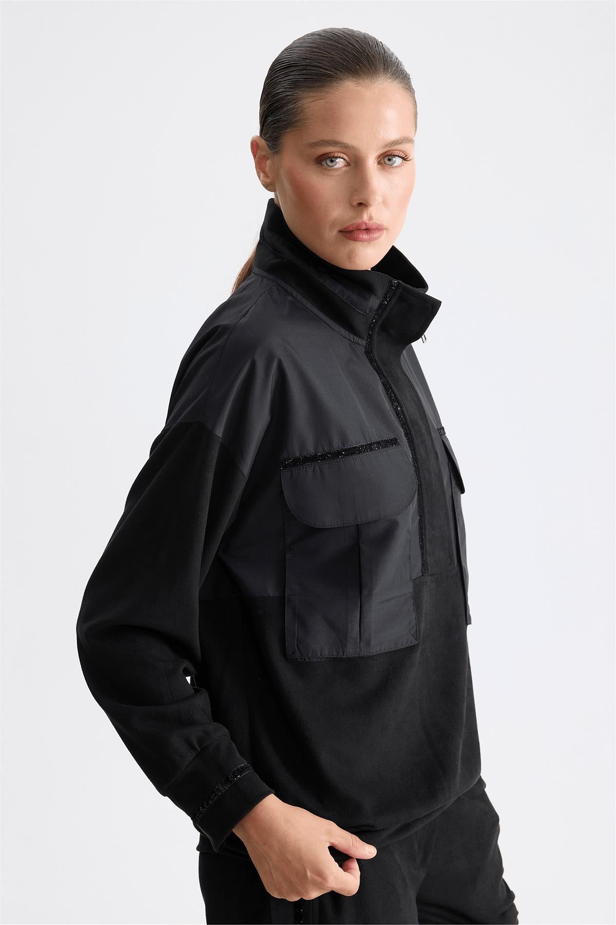 Kapak Cepli Sim Detaylı Sweatshirt