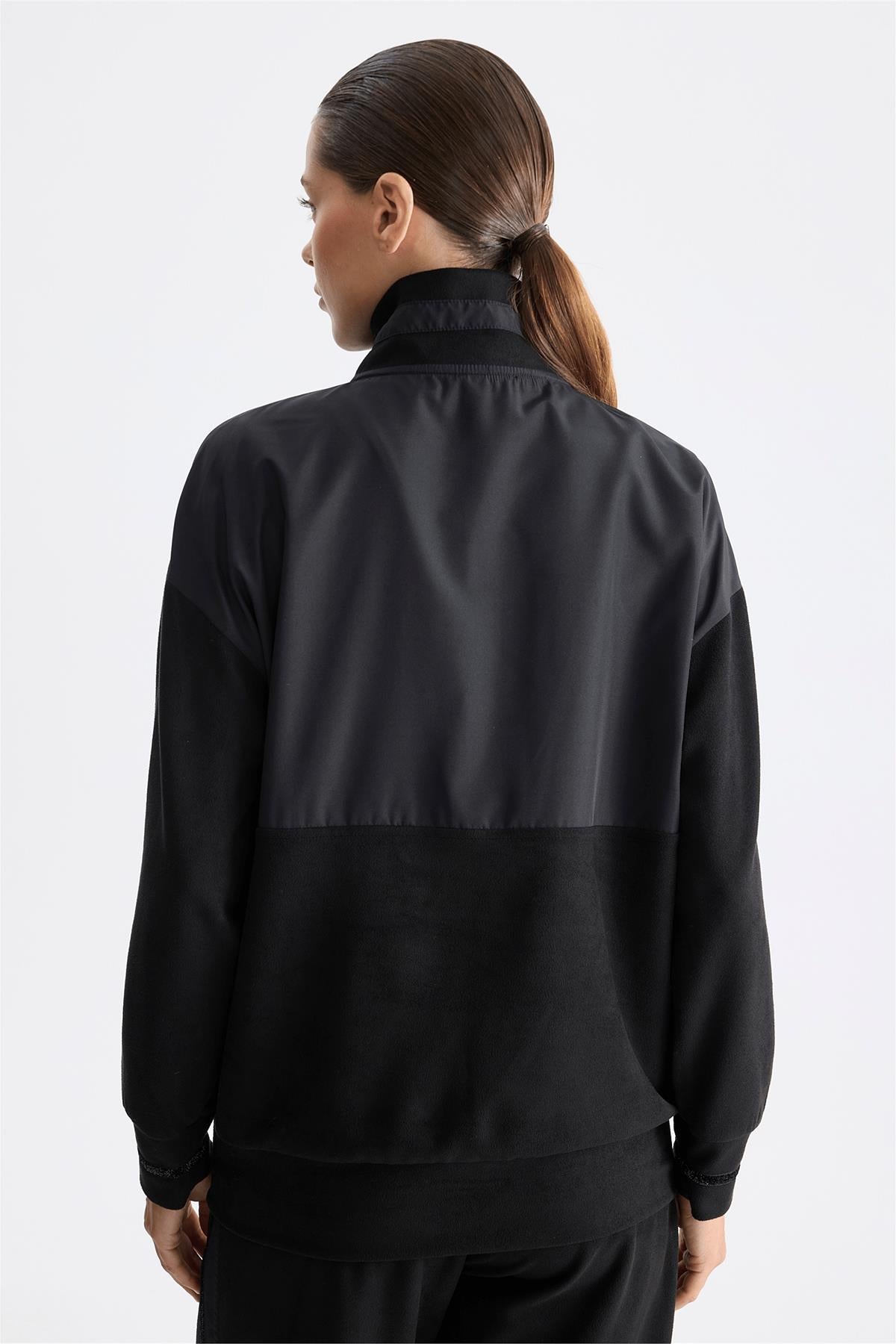 Kapak Cepli Sim Detaylı Sweatshirt
