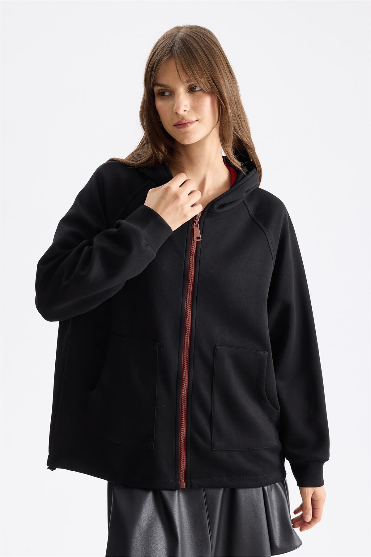 Kapüşonlu Arkası Desenli Fermuarlı Sweatshirt