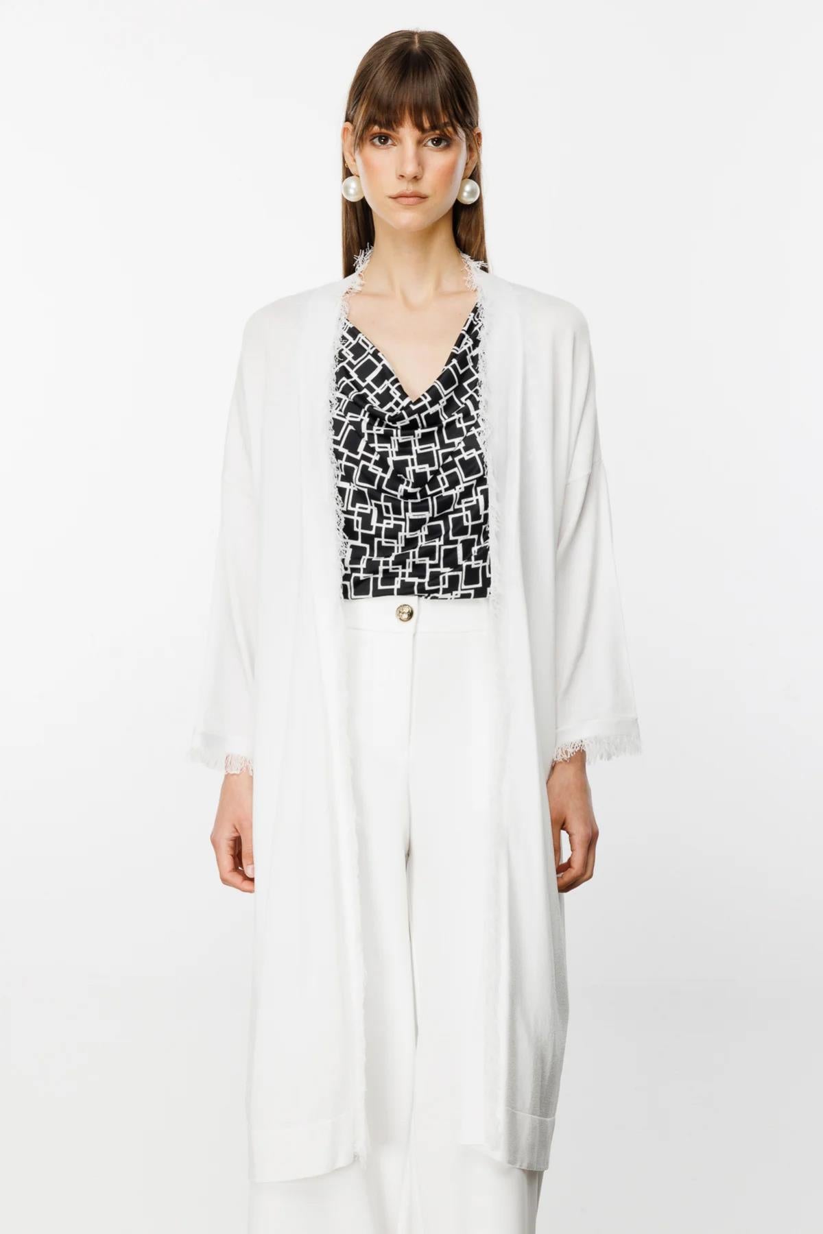 Uzun Önü Açık Kenarları Püskül Detaylı Hırka