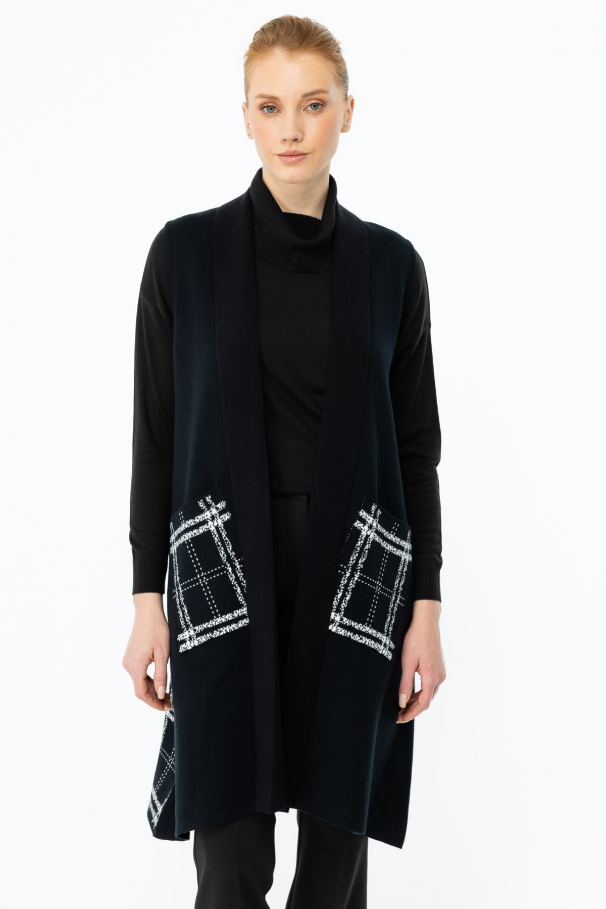 Sleeveless Long Vest with Pattern on the Back