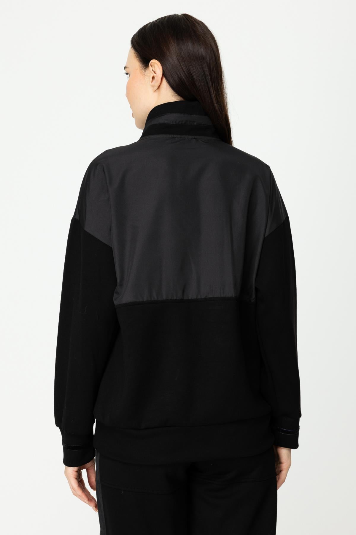 Yakası Fermuarlı Cepleri Paraşüt Kumaşlı Sweat