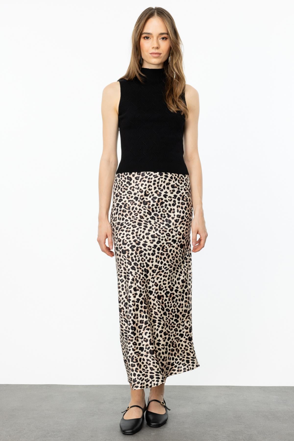 Dikiş Detaylı Dik Yaka Triko Kolsuz Kazak