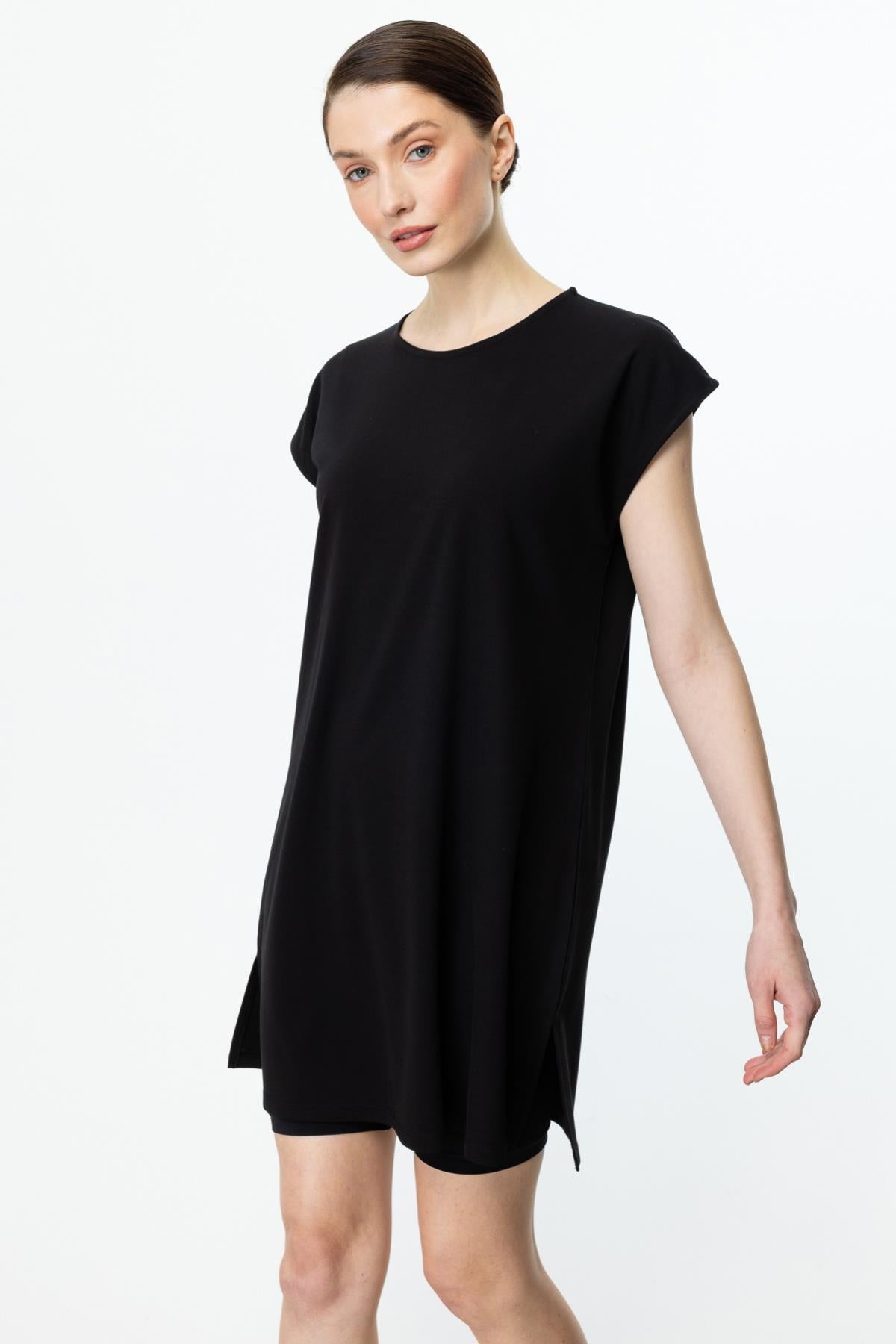 سترة طويلة أساسية بدون ياقة