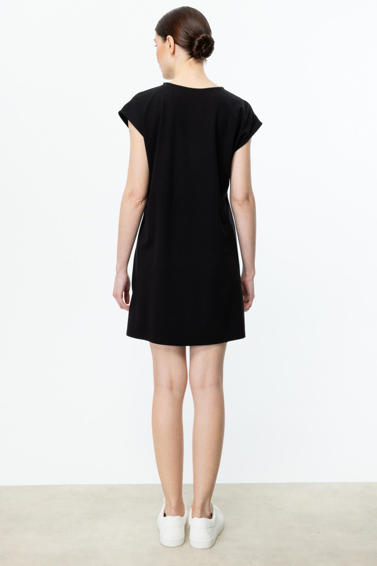 سترة طويلة أساسية بدون ياقة