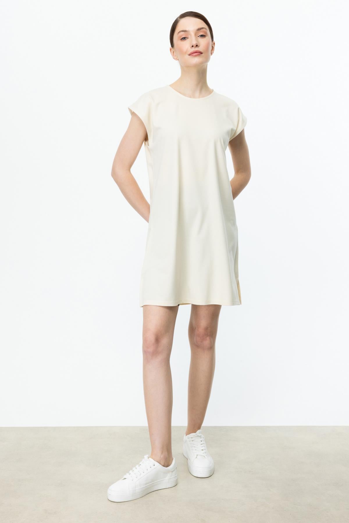 سترة طويلة أساسية بدون ياقة