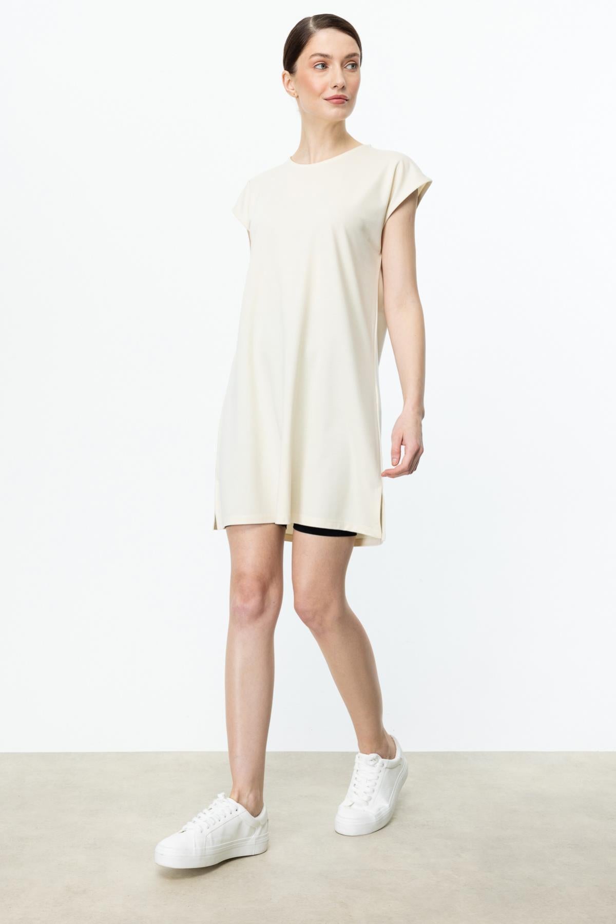 سترة طويلة أساسية بدون ياقة