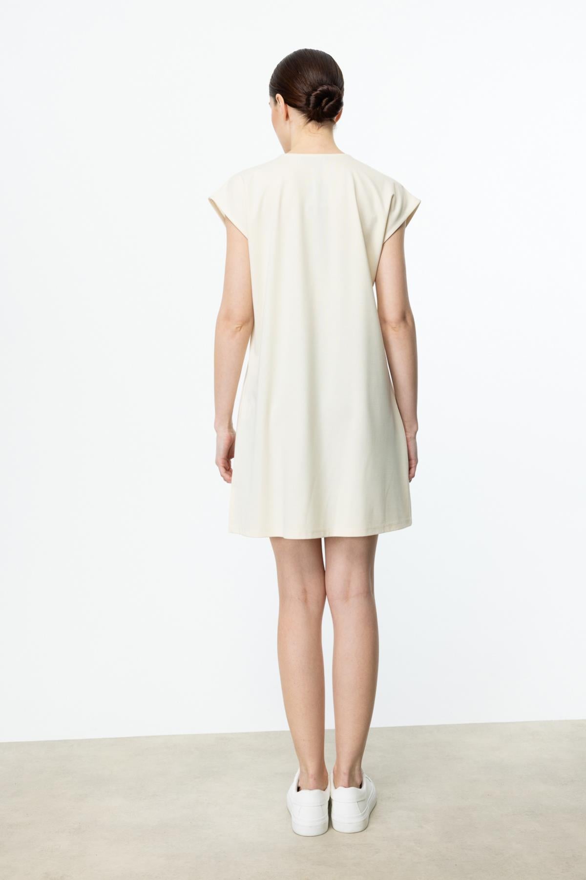 سترة طويلة أساسية بدون ياقة