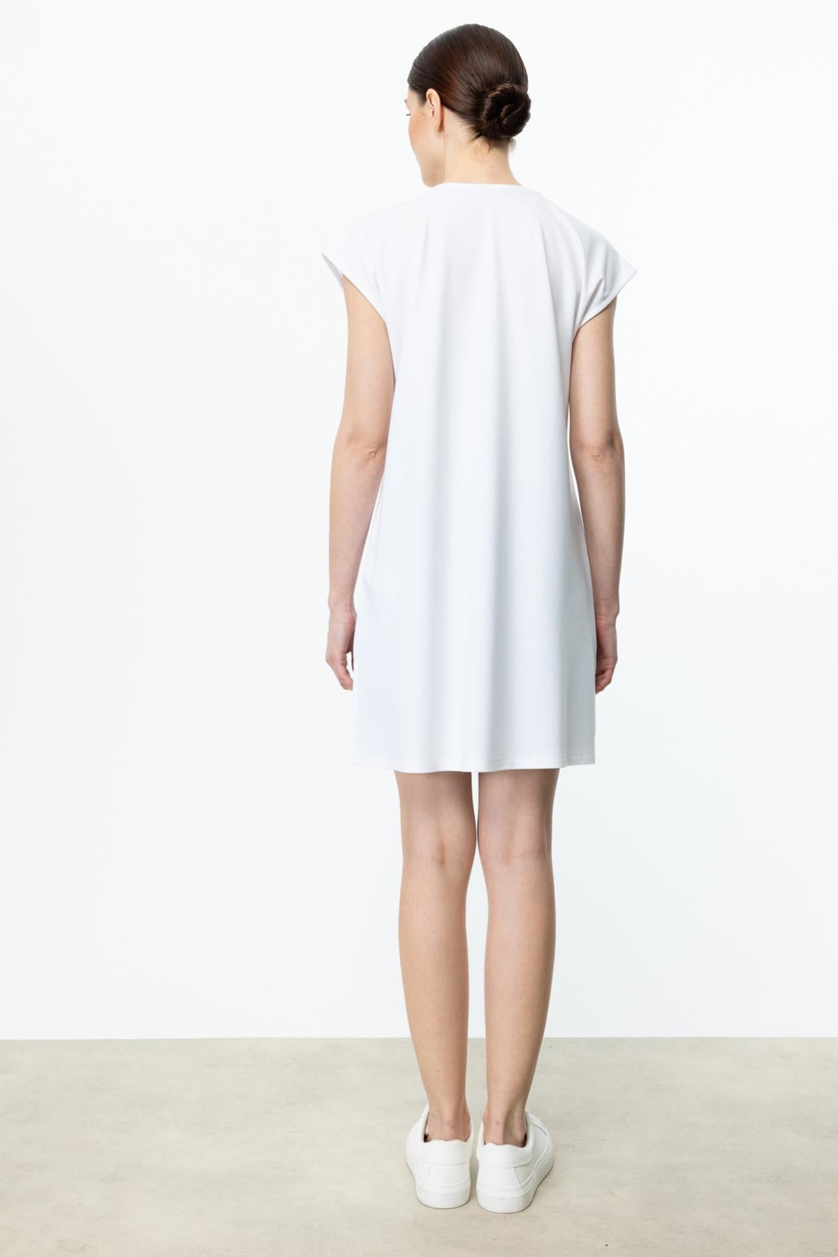 سترة طويلة أساسية بدون ياقة