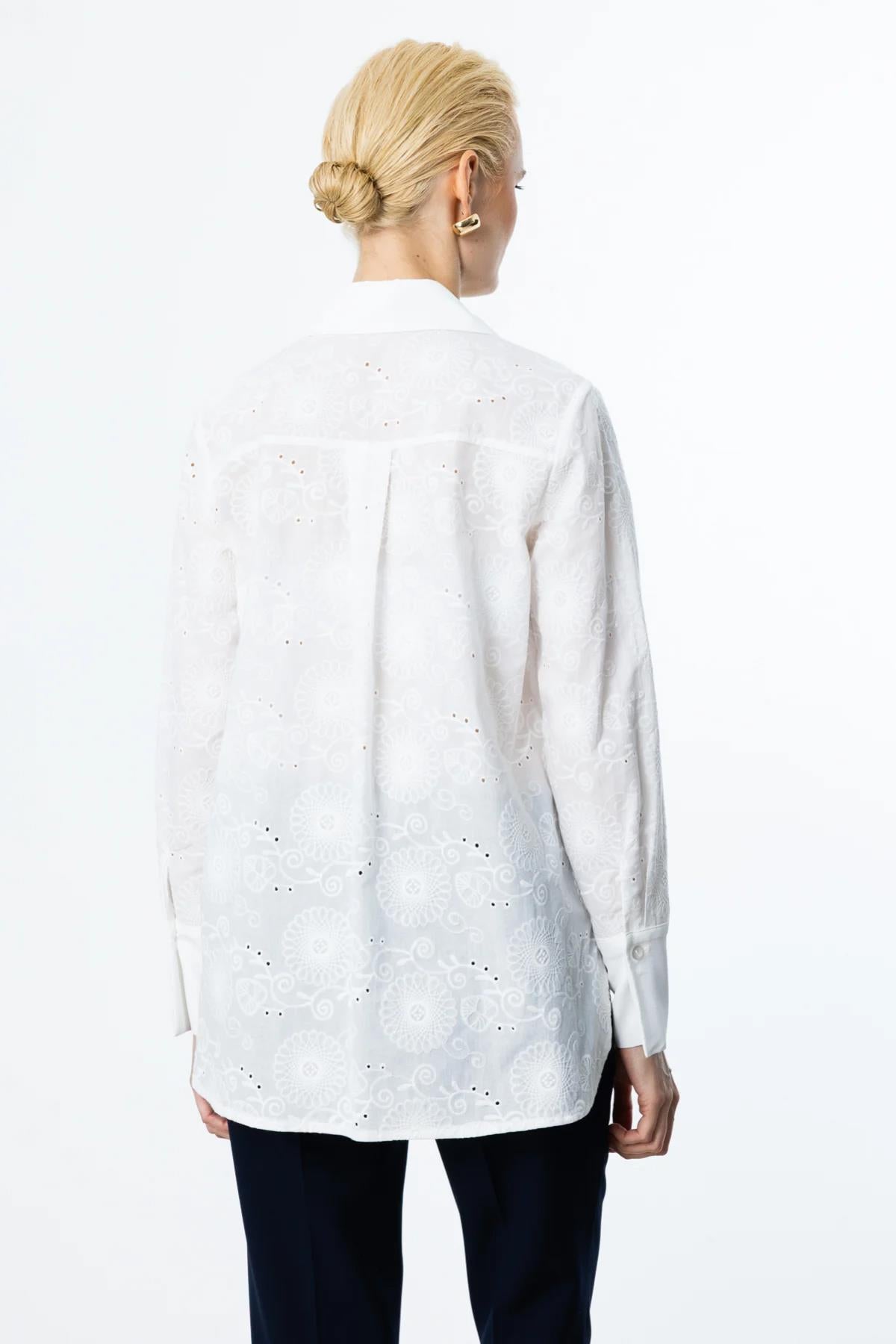 قميص مطرز بالكامل بأكمام طويلة