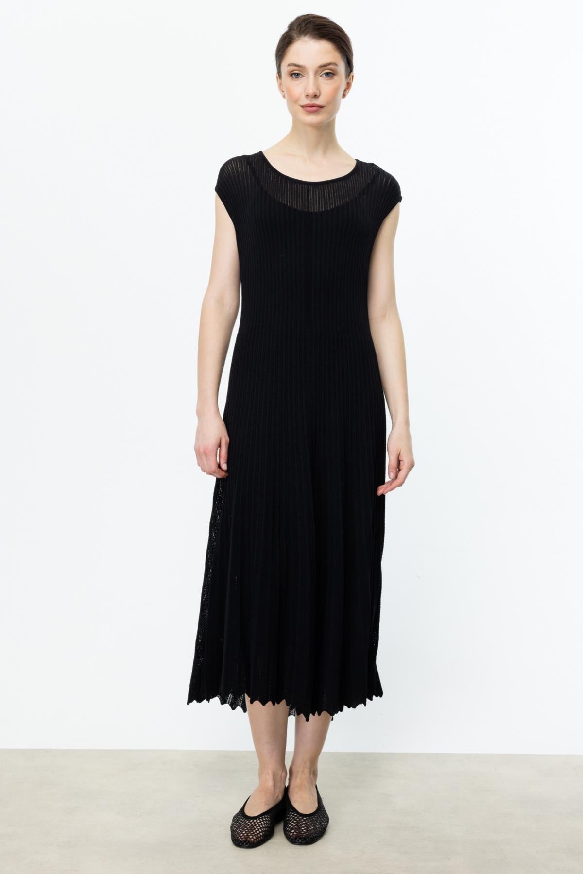 فستان ميدي بدون أكمام