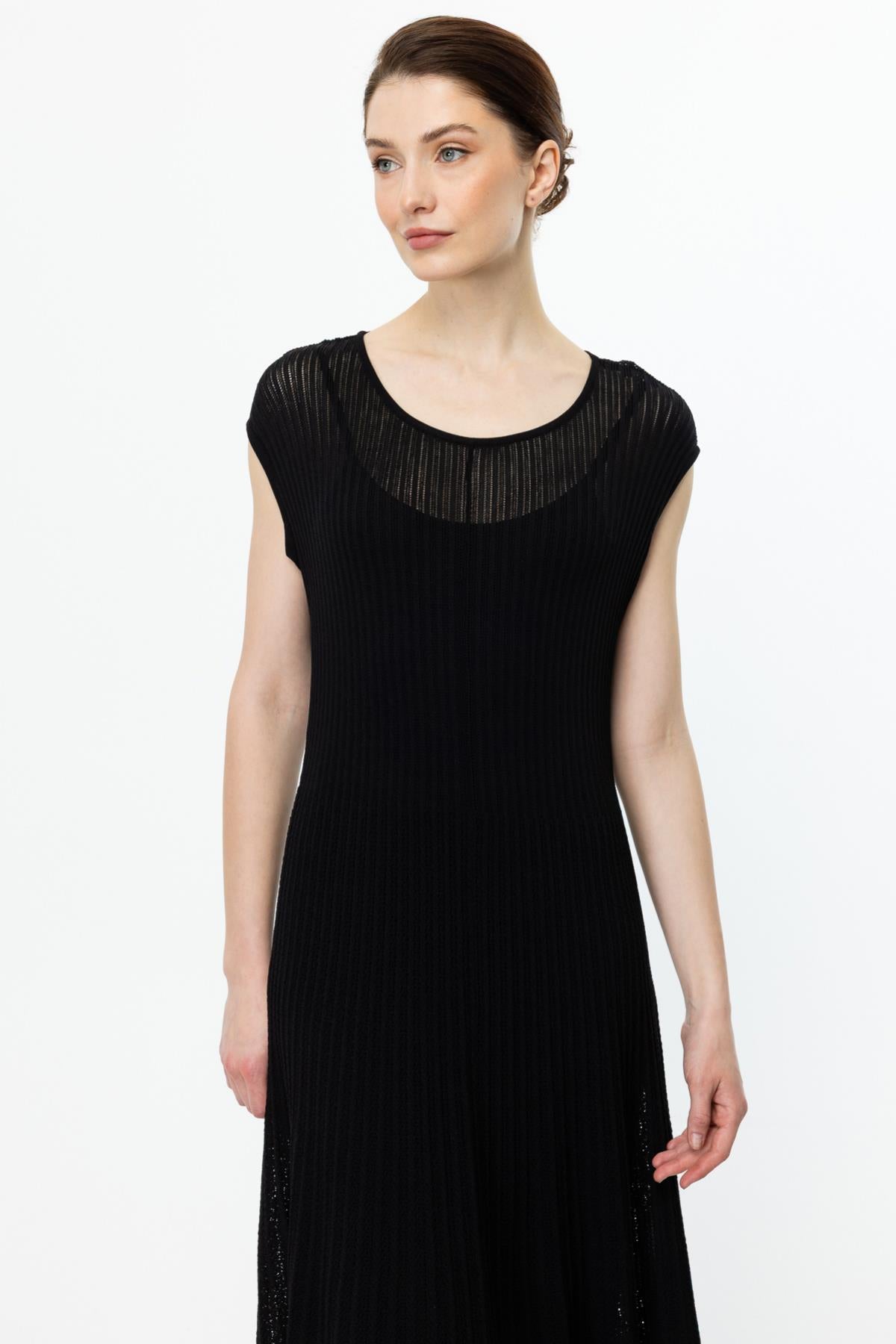 فستان ميدي بدون أكمام