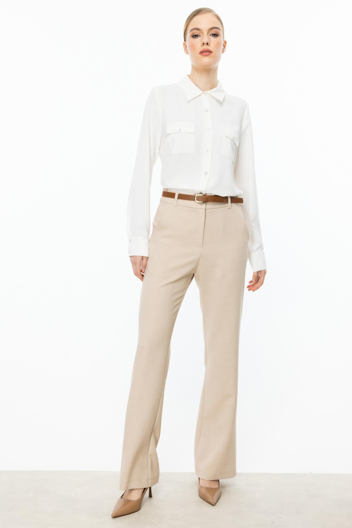 بنطلون واسع الساق مزود بحزام وجيوب