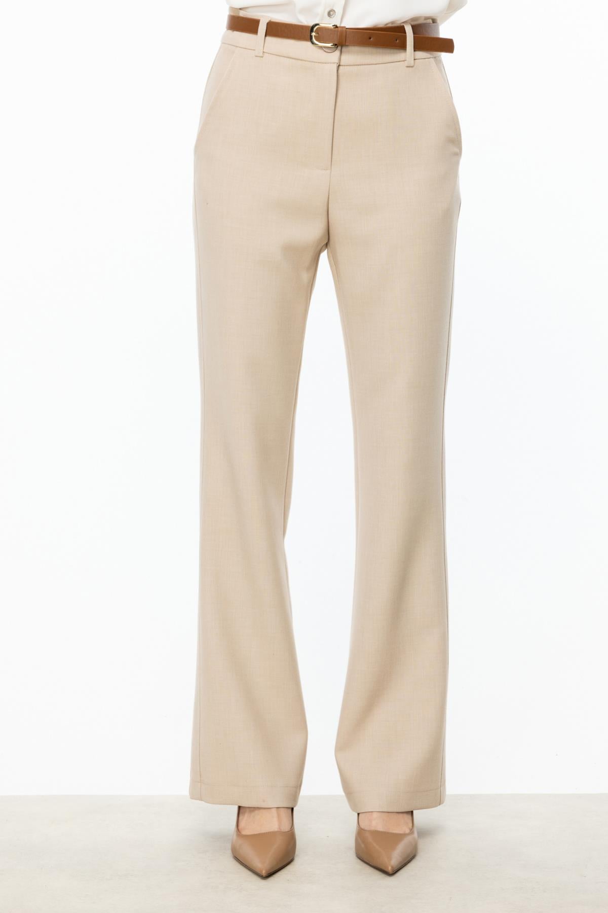 بنطلون واسع الساق مزود بحزام وجيوب