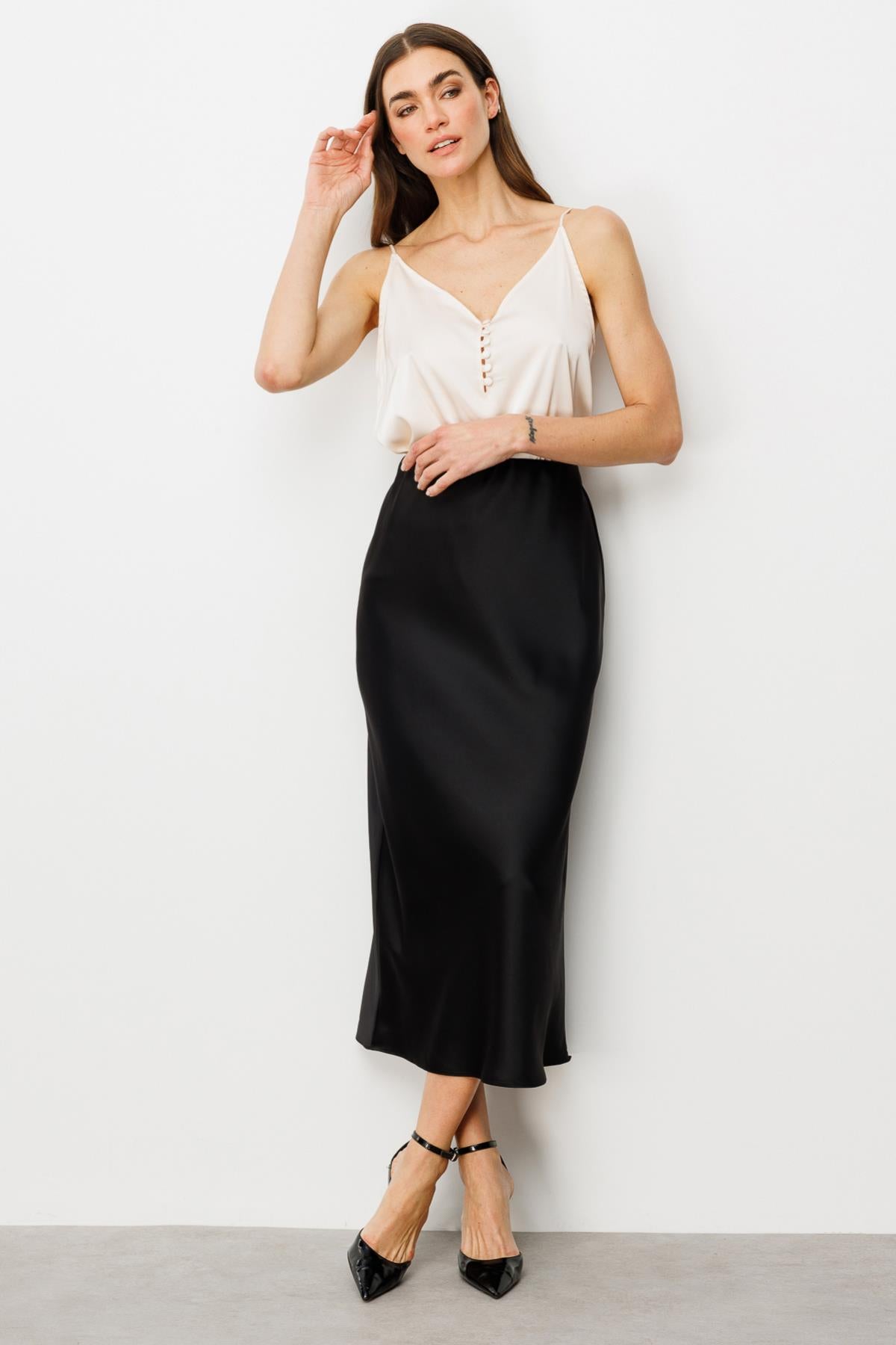 تنورة ساتان بخصر مطاطي