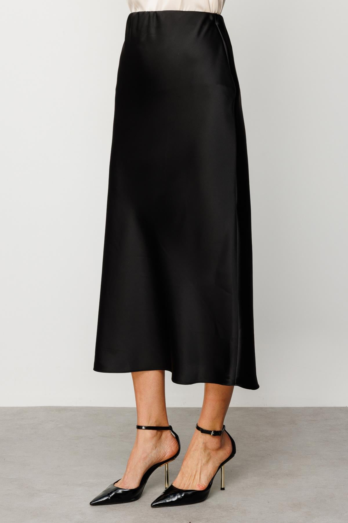 تنورة ساتان بخصر مطاطي