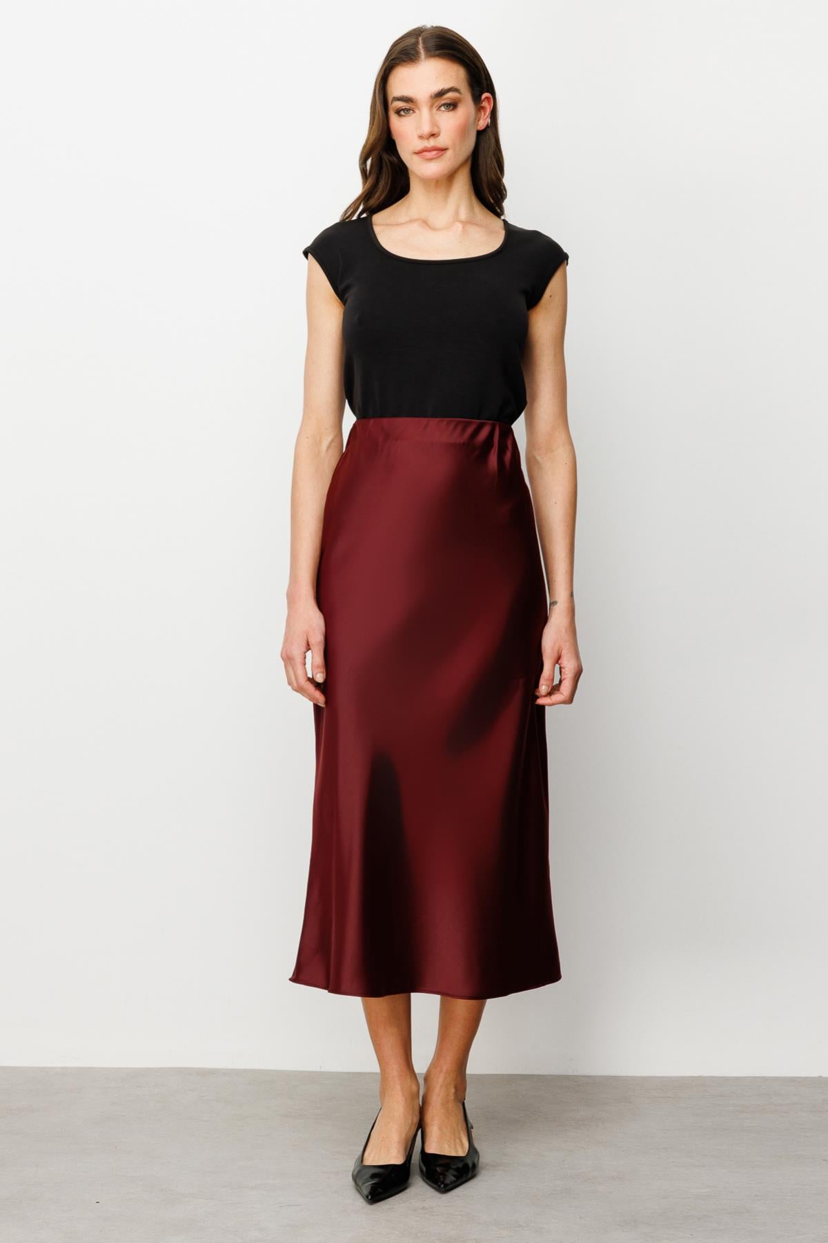 تنورة ساتان بخصر مطاطي