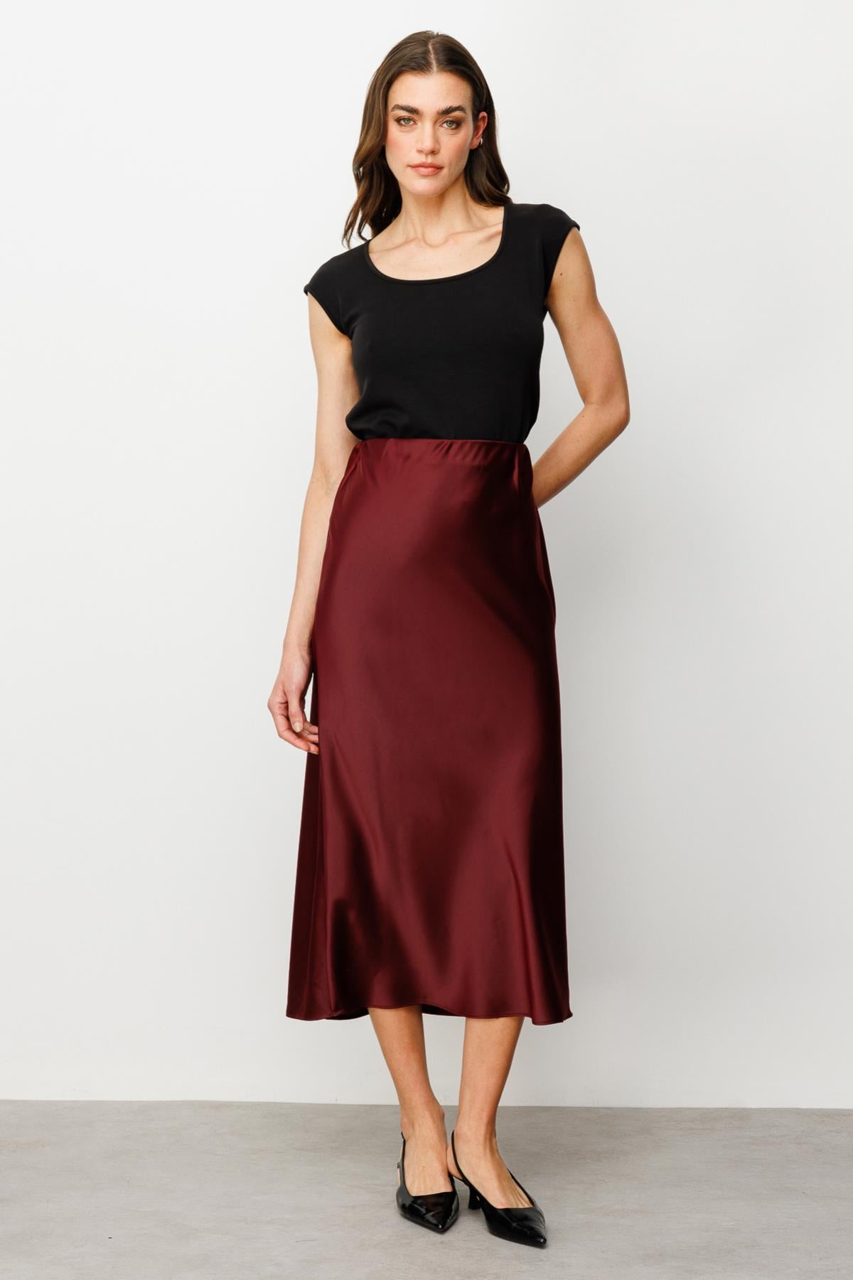 تنورة ساتان بخصر مطاطي