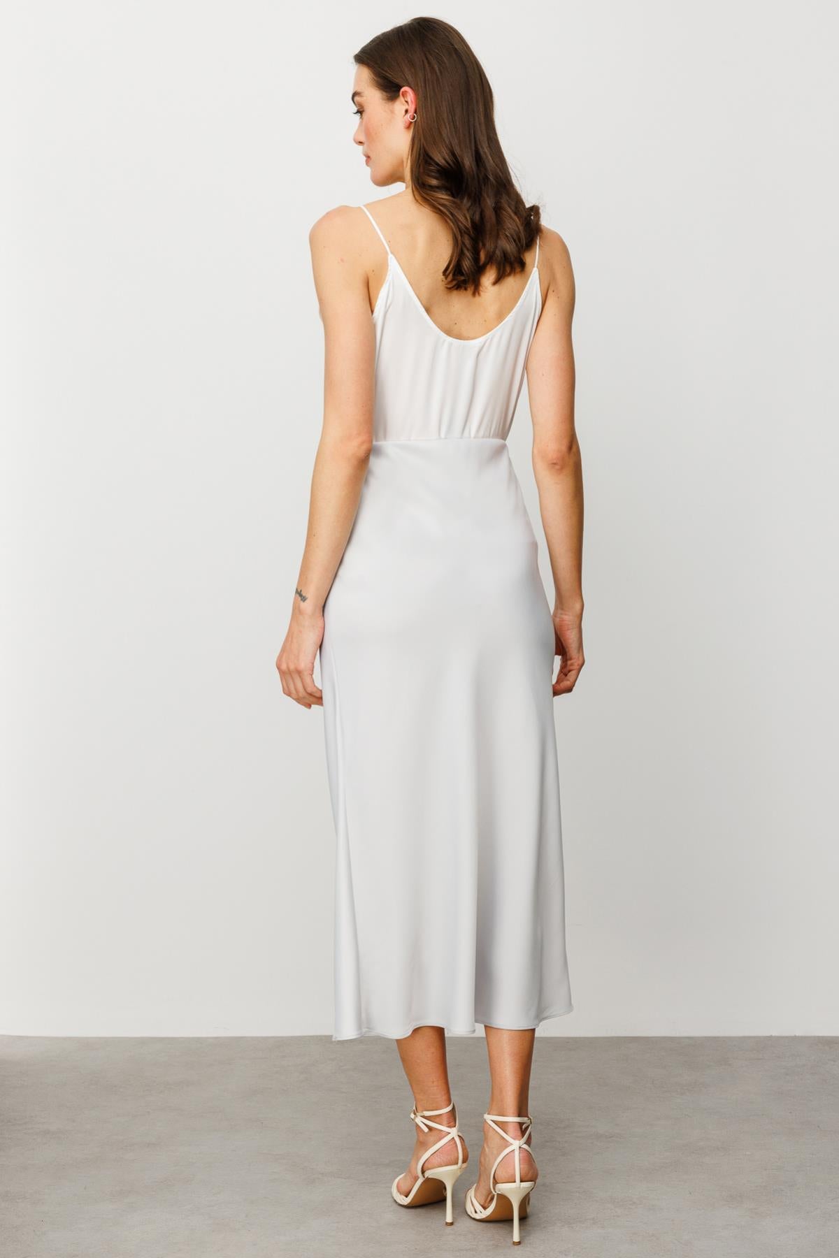 تنورة ساتان بخصر مطاطي