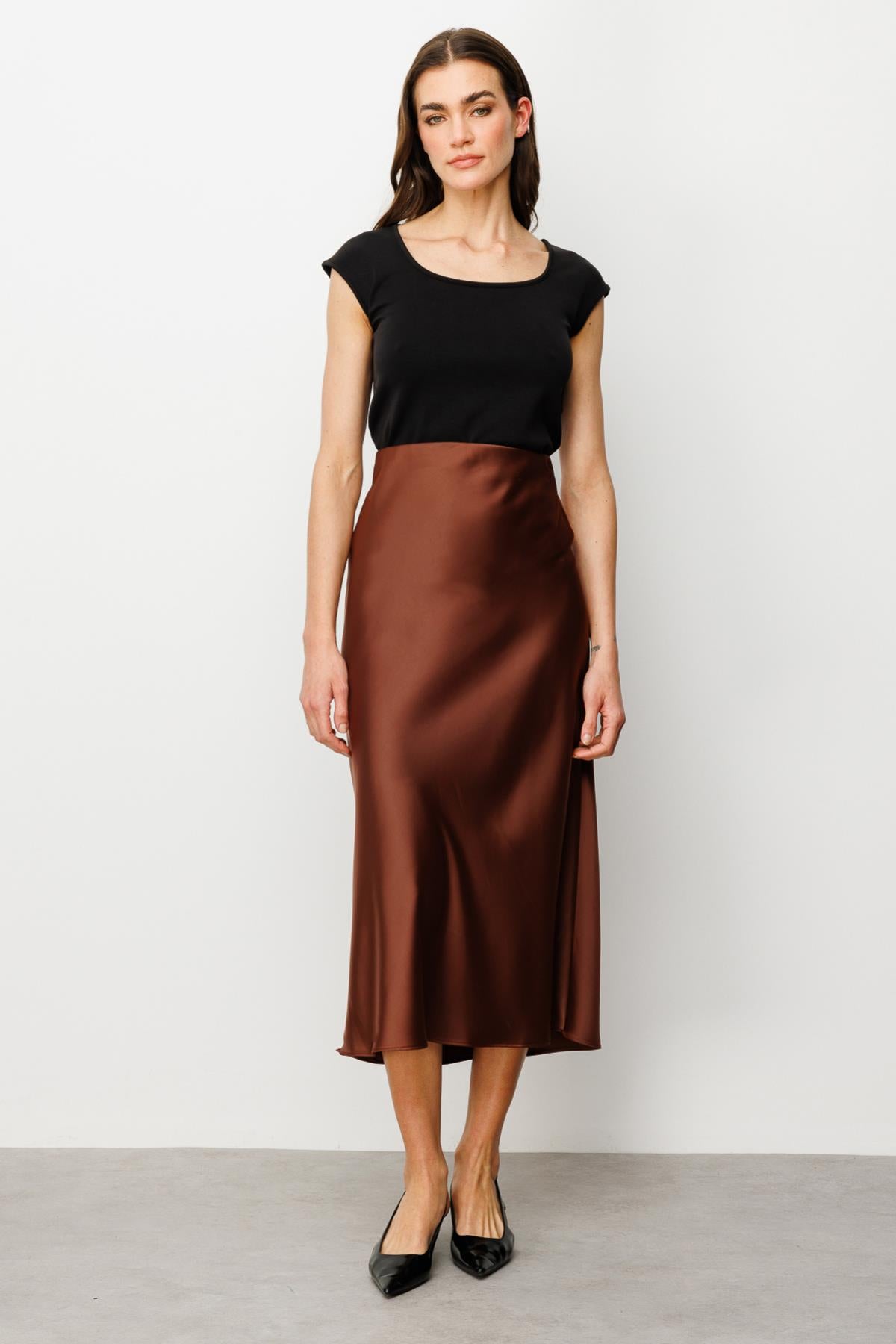 تنورة ساتان بخصر مطاطي