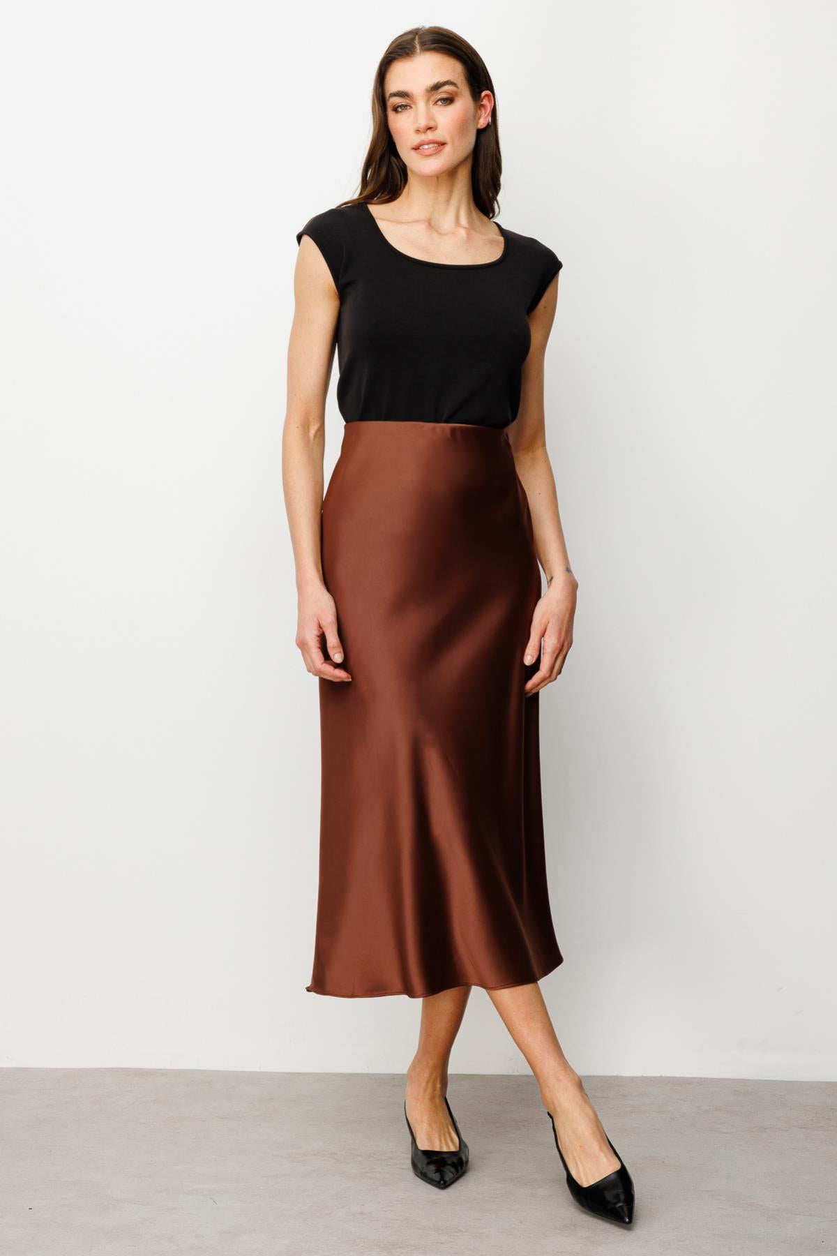 تنورة ساتان بخصر مطاطي