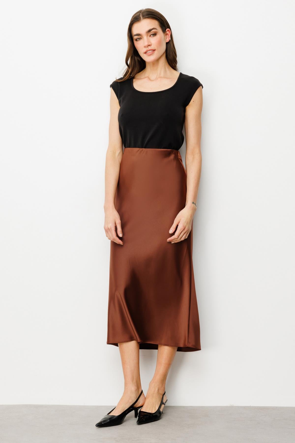 تنورة ساتان بخصر مطاطي