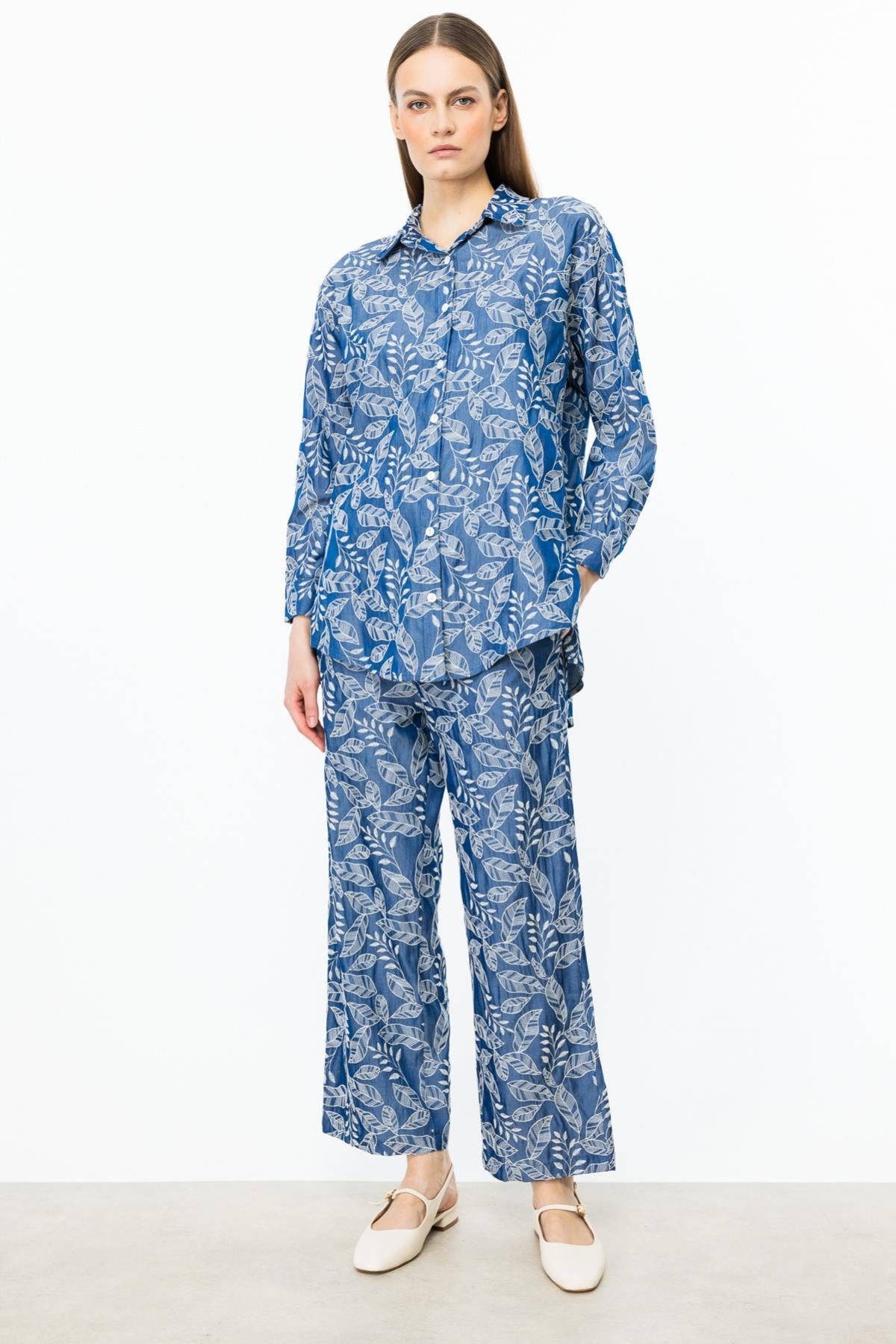 Elastic Waist Leaf Embroidered Trousers