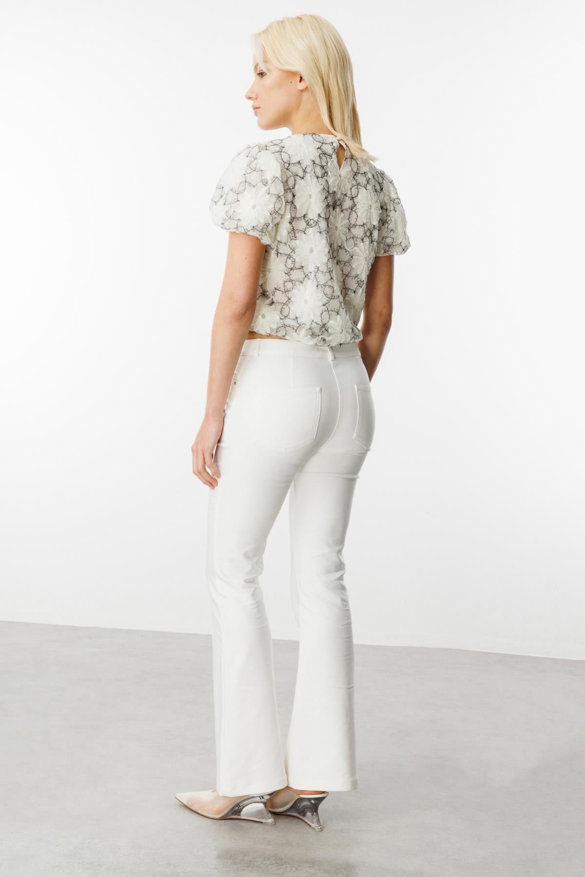 Sequined Flower Embroidered Balloon Sleeve Blouse