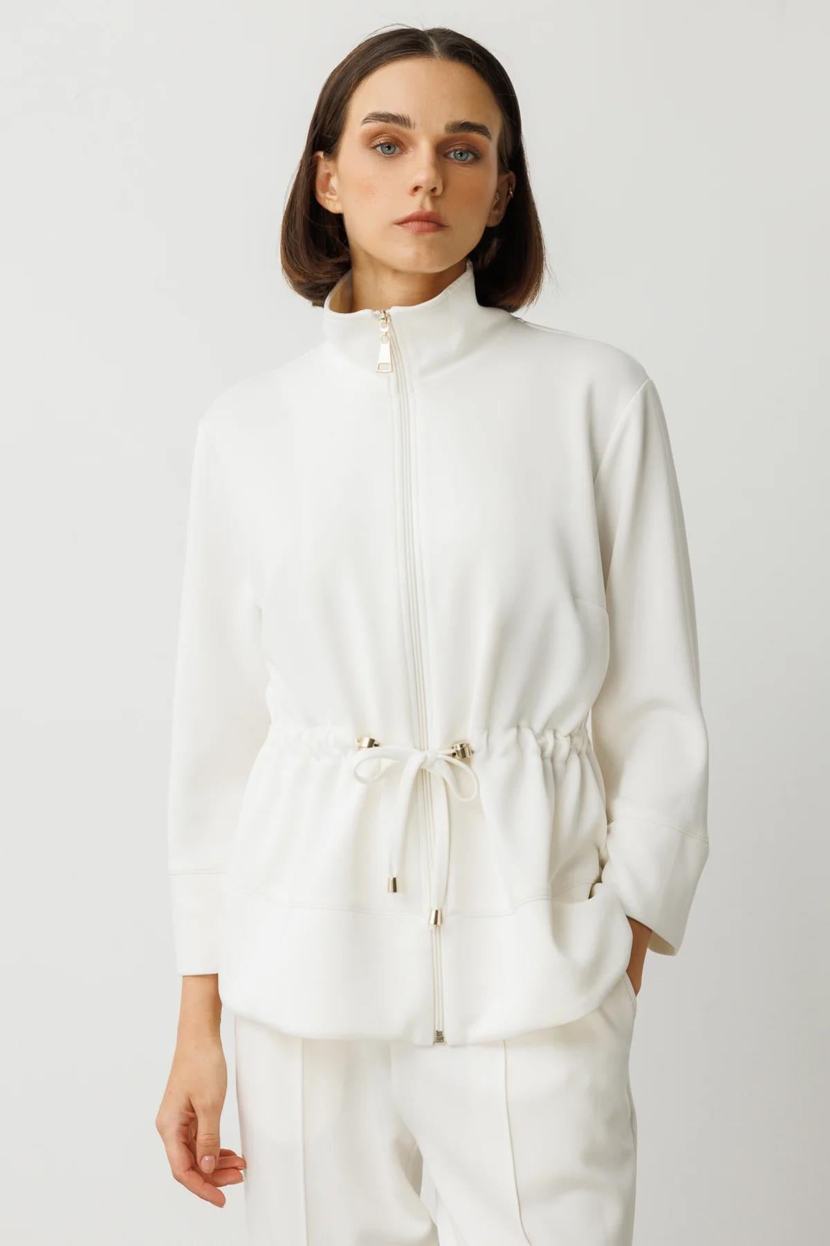Beli Bağcıklı Dik Yaka Ceket