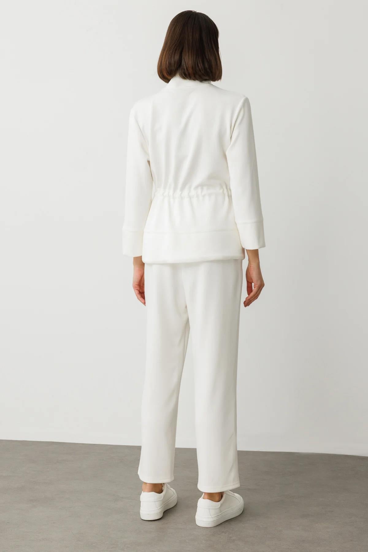 Beli Bağcıklı Dik Yaka Ceket