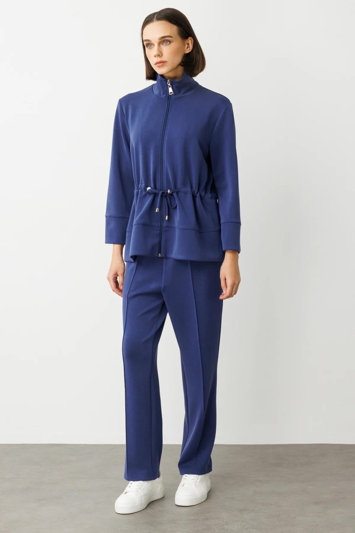 Beli Bağcıklı Dik Yaka Ceket