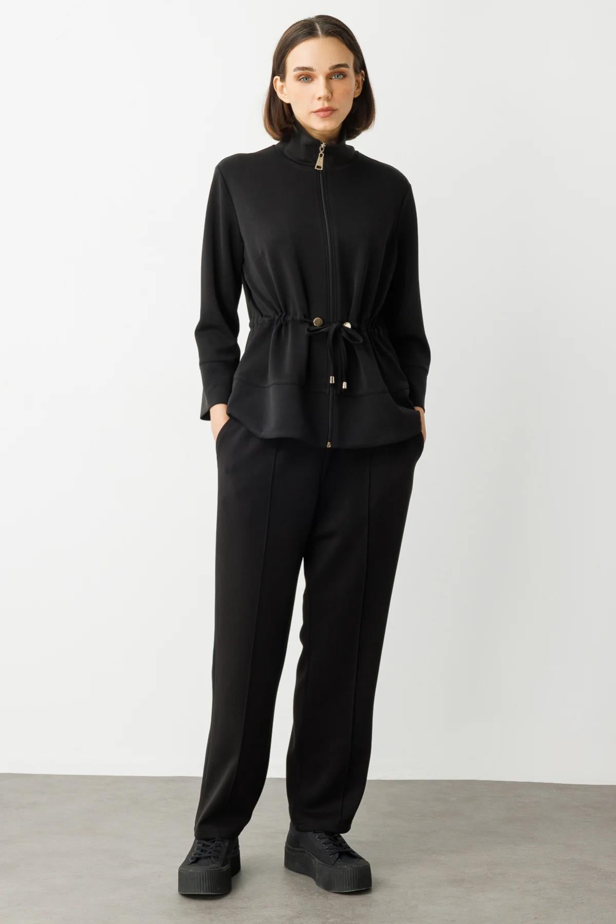 Beli Bağcıklı Dik Yaka Ceket