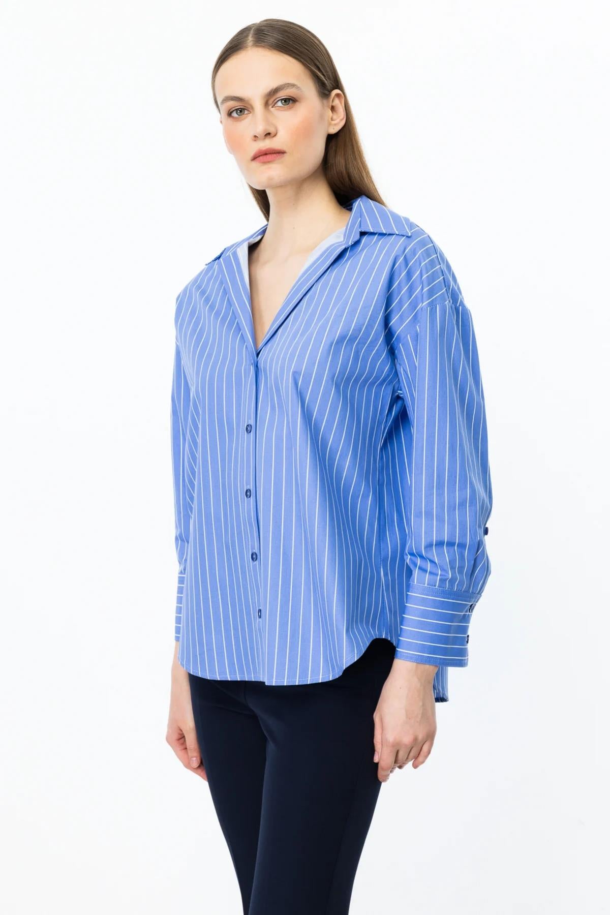 قميص مخطط بأزرار