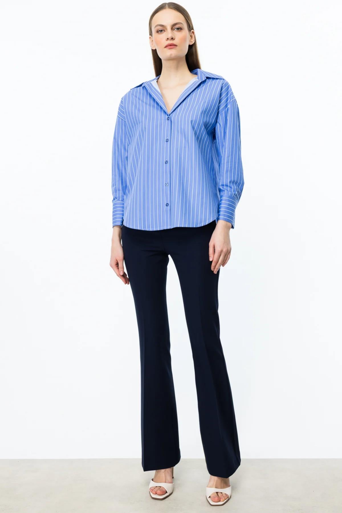 قميص مخطط بأزرار