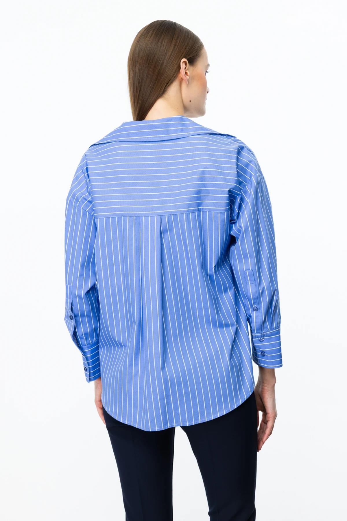 قميص مخطط بأزرار