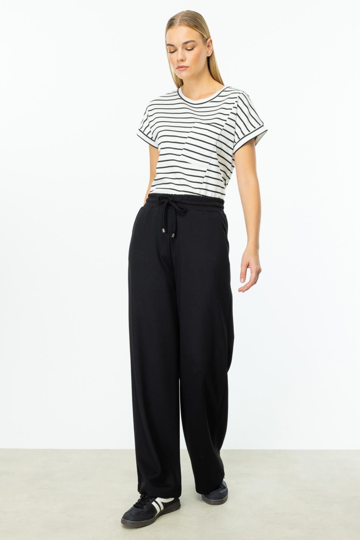 بنطال رياضي واسع الساق مع رباط على الخصر