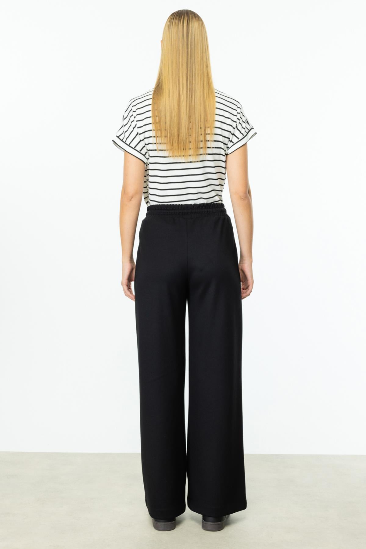 بنطال رياضي واسع الساق مع رباط على الخصر