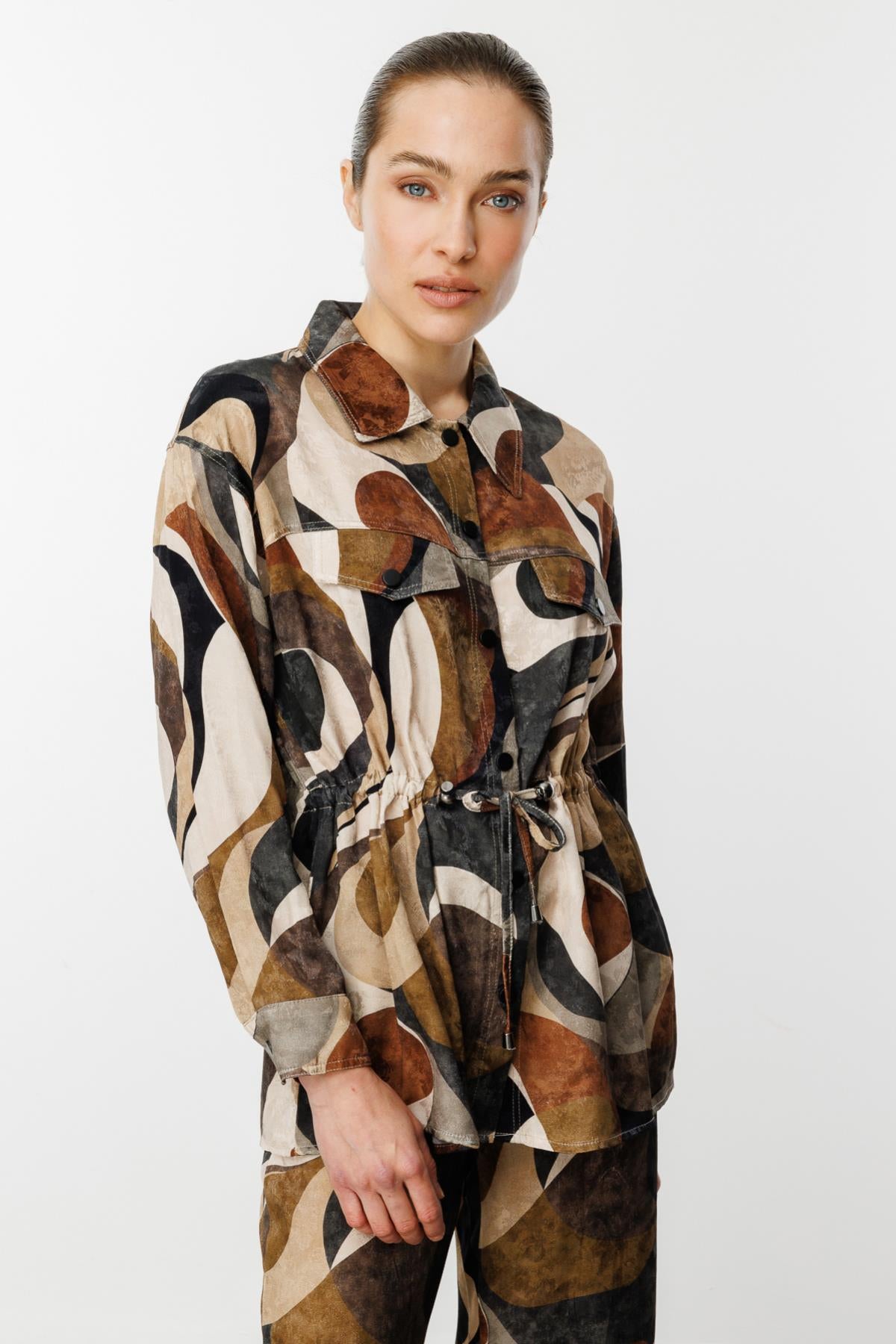 Beli Bağcıklı Desenli Uzun Kol Ceket