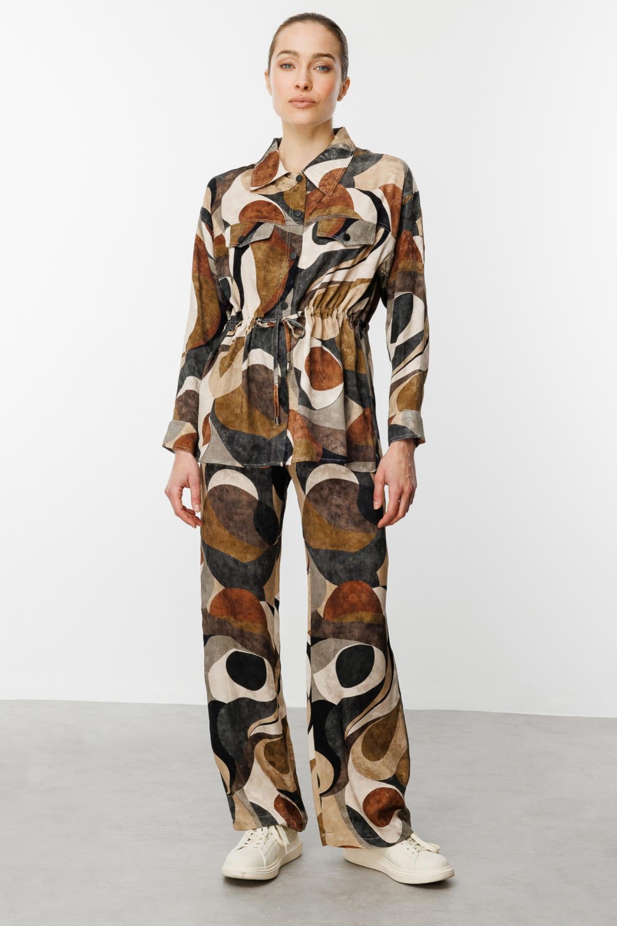 Beli Bağcıklı Desenli Uzun Kol Ceket