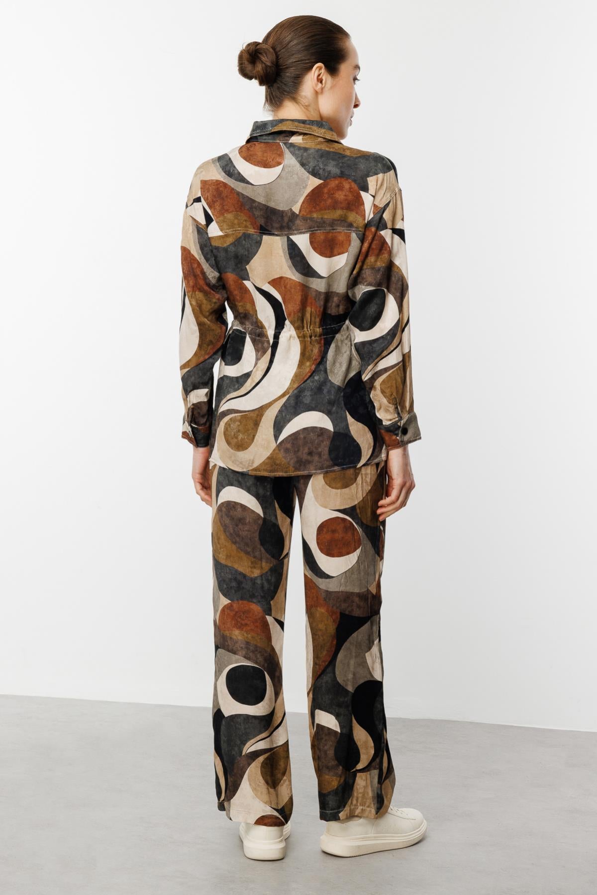 Beli Bağcıklı Desenli Uzun Kol Ceket