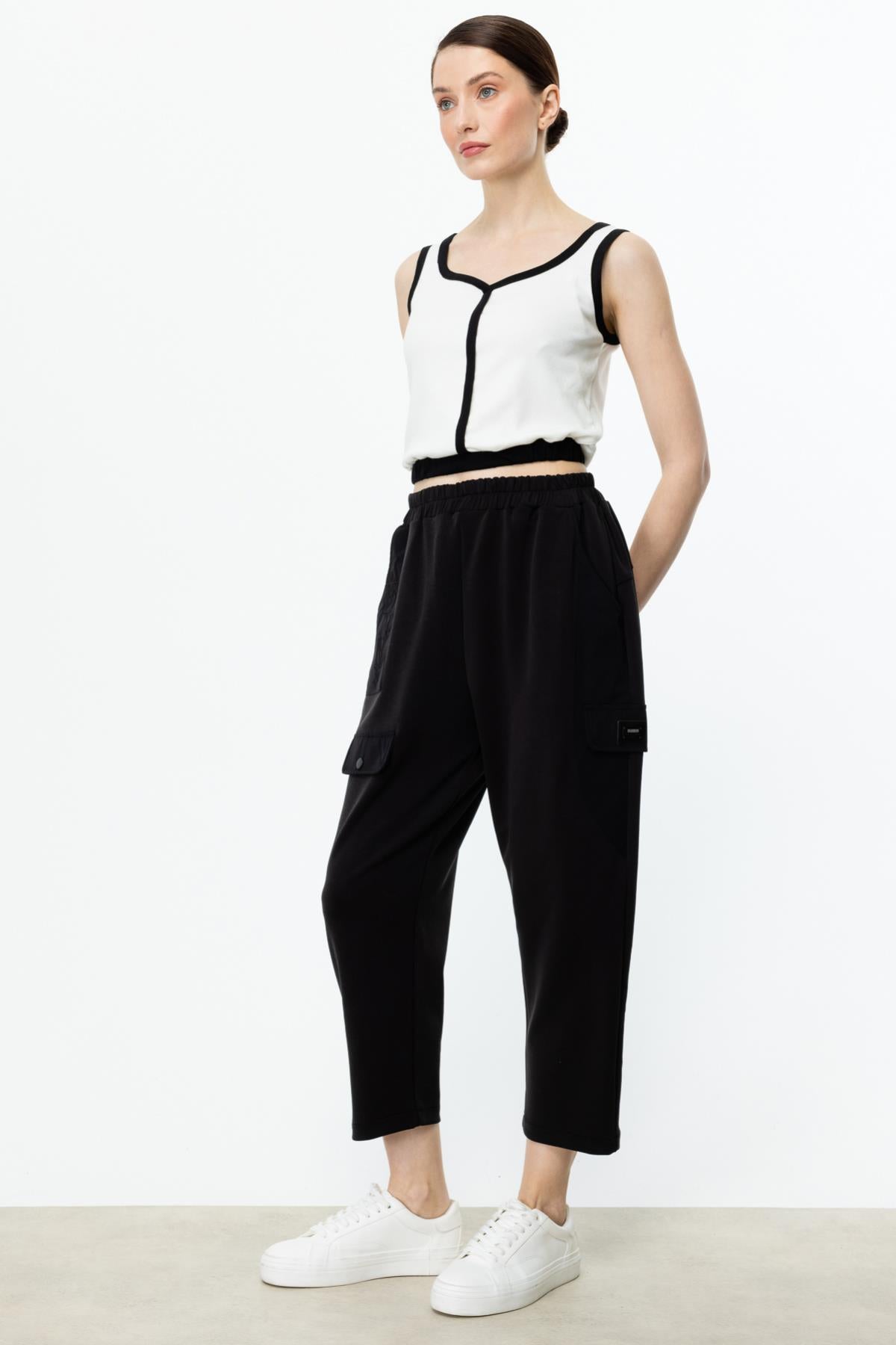 Beli Lastikli Yazı Detaylı Pantolon