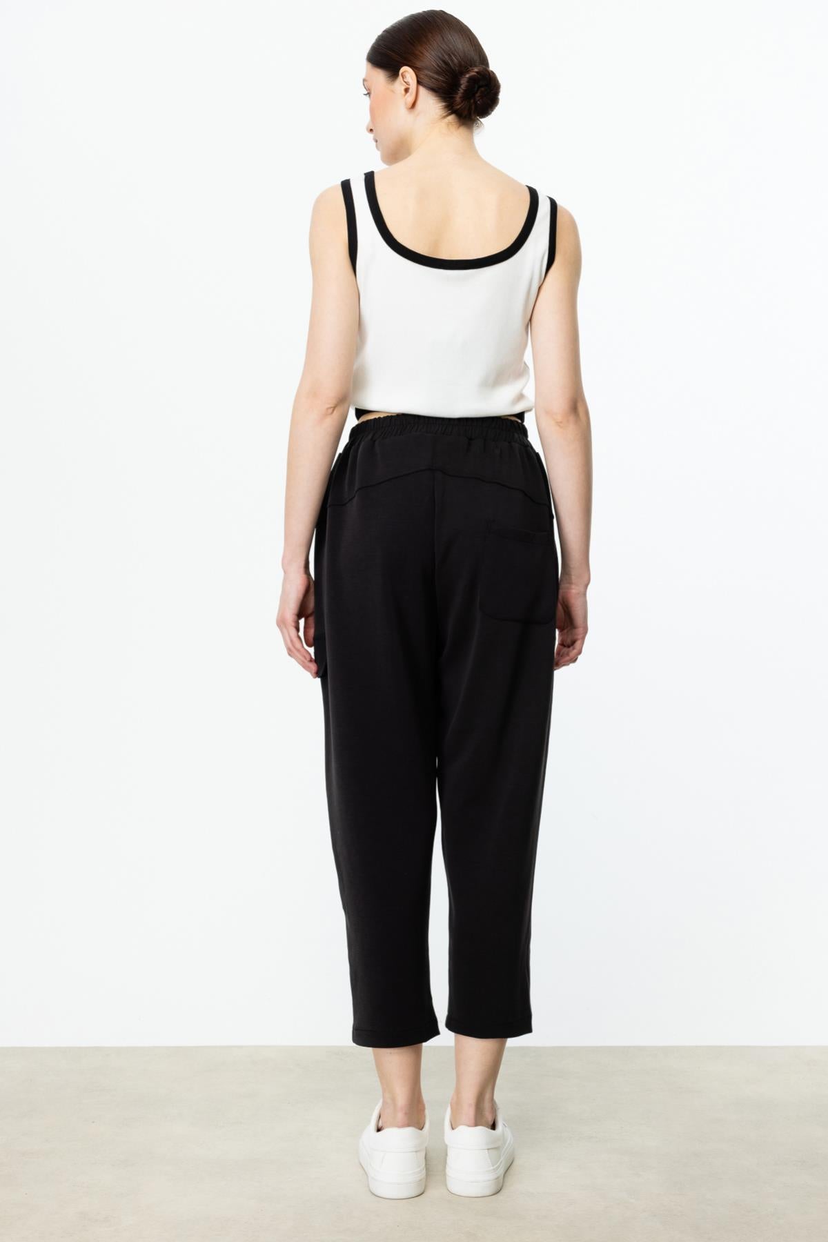 Beli Lastikli Yazı Detaylı Pantolon