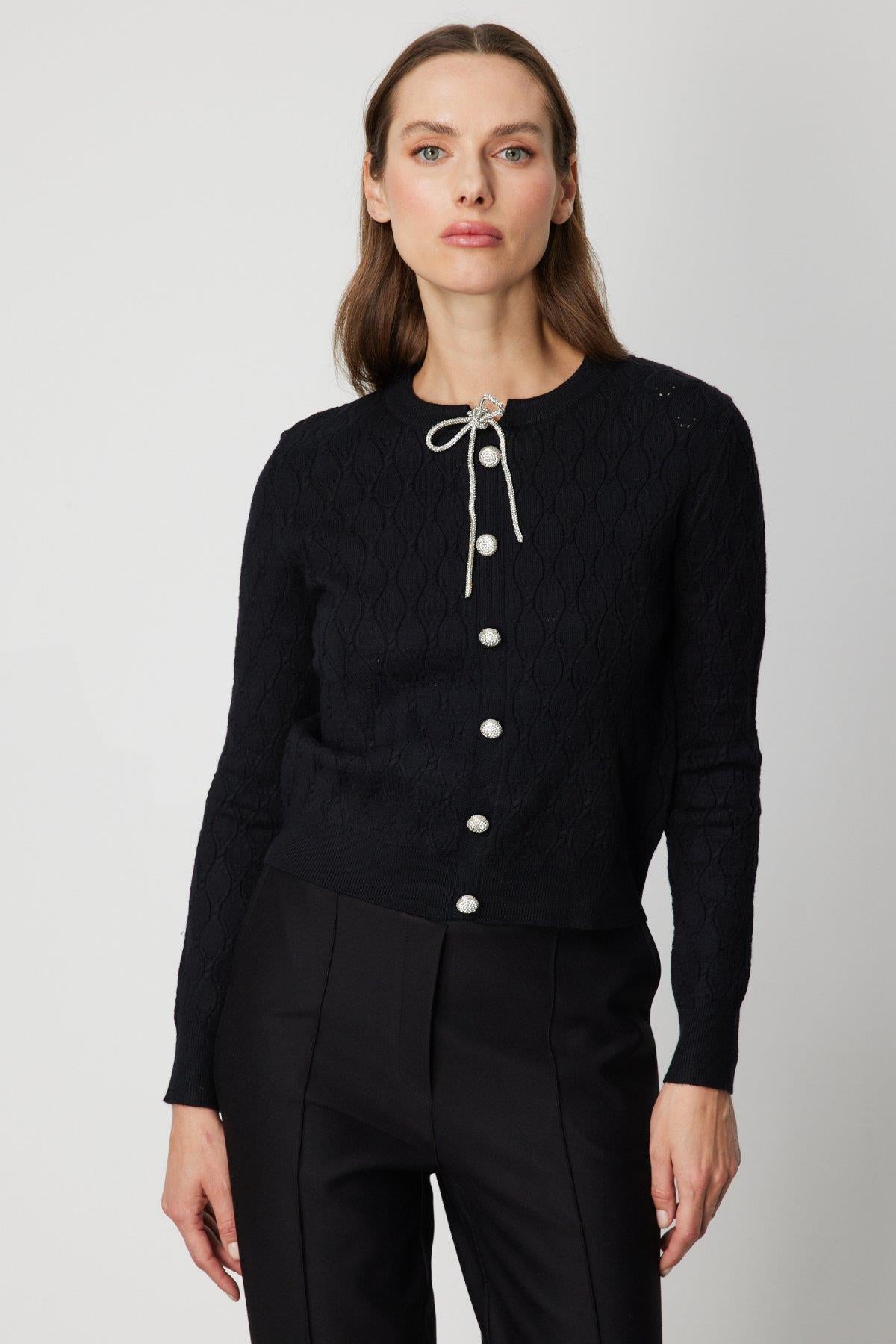 Süs Düğmeli Desenli Triko Kazak