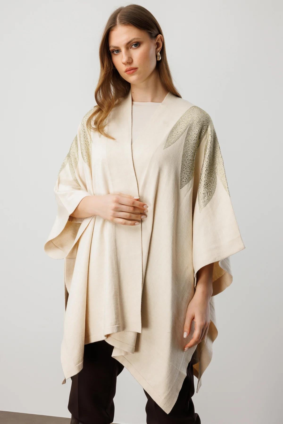 Omuzları Taşlı Yarasa Kol Büyük Beden Hırka