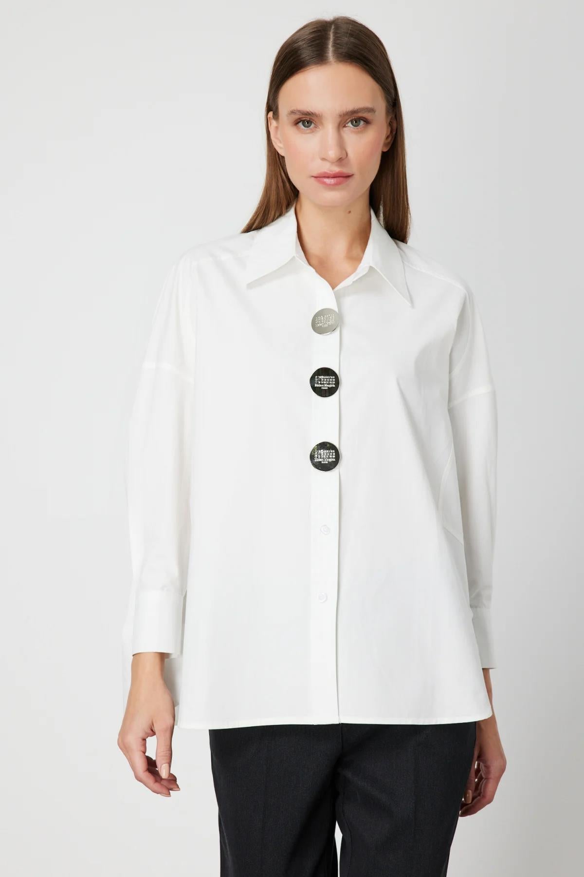 Büyük Süs Düğmeli Gömlek