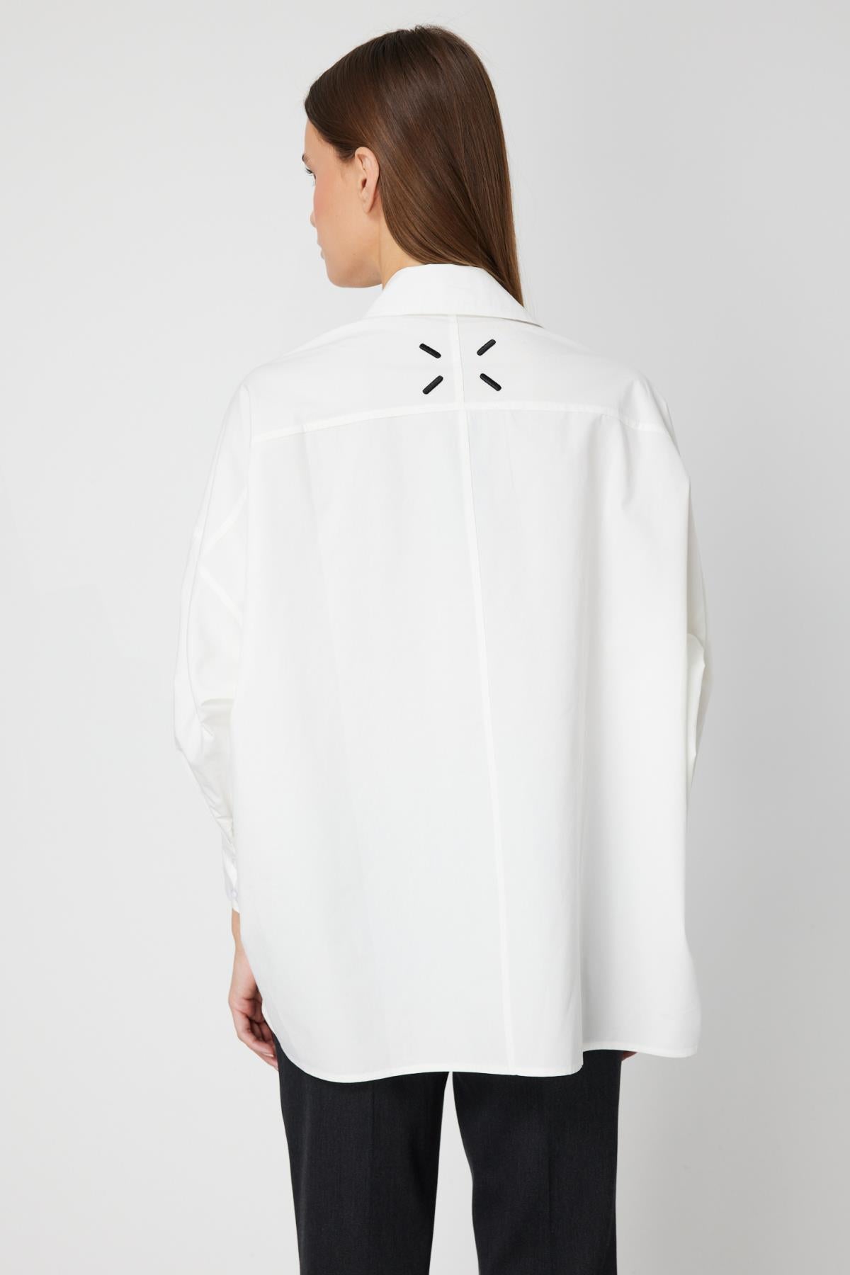 Büyük Süs Düğmeli Gömlek