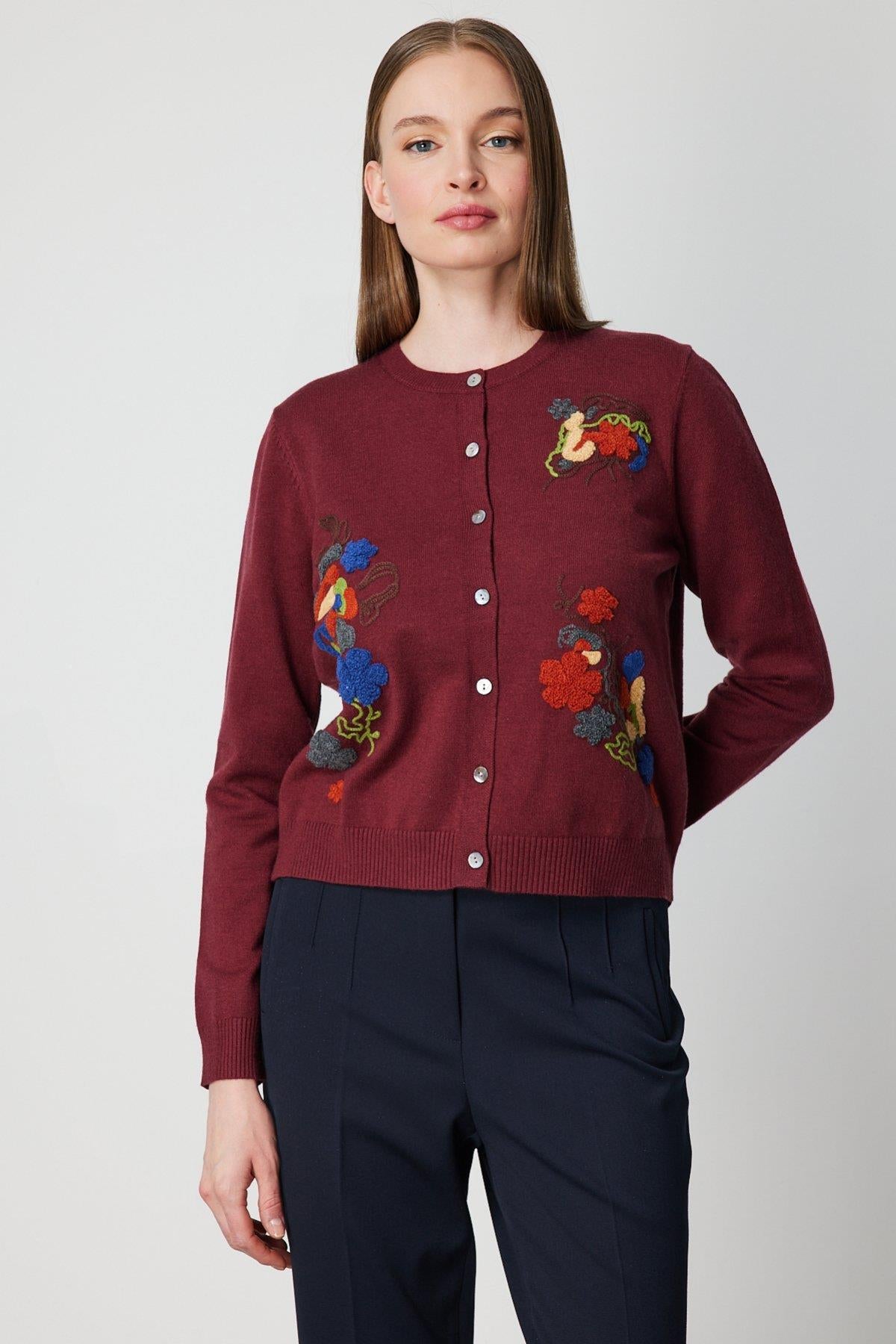 Renkli Çiçek İşlemeli Triko Hırka