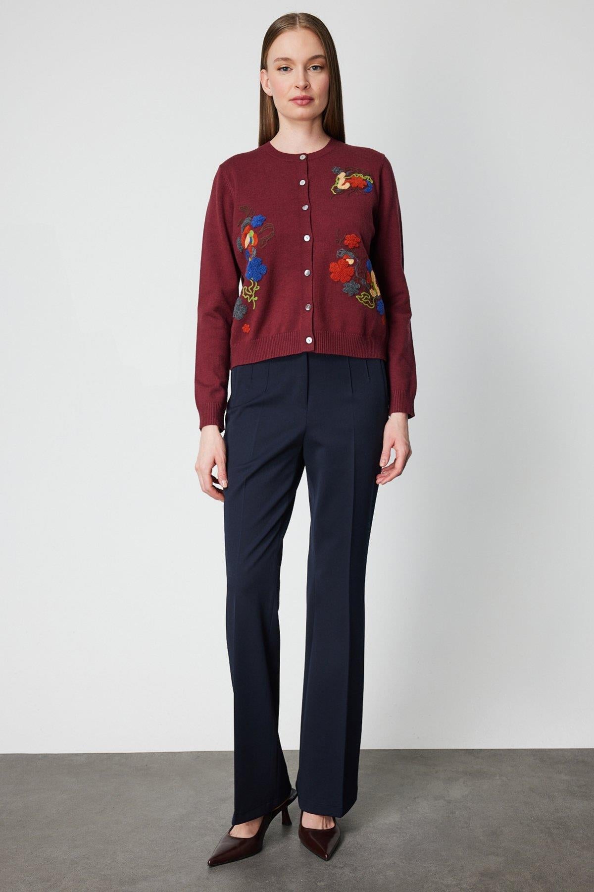 Renkli Çiçek İşlemeli Triko Hırka