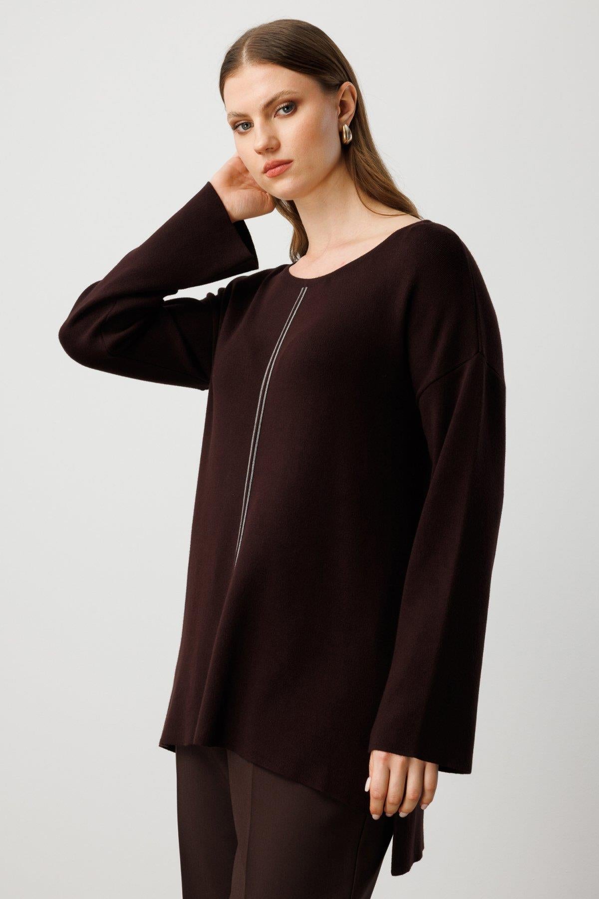 Önü Taş İşlemeli Uzun Triko Kazak