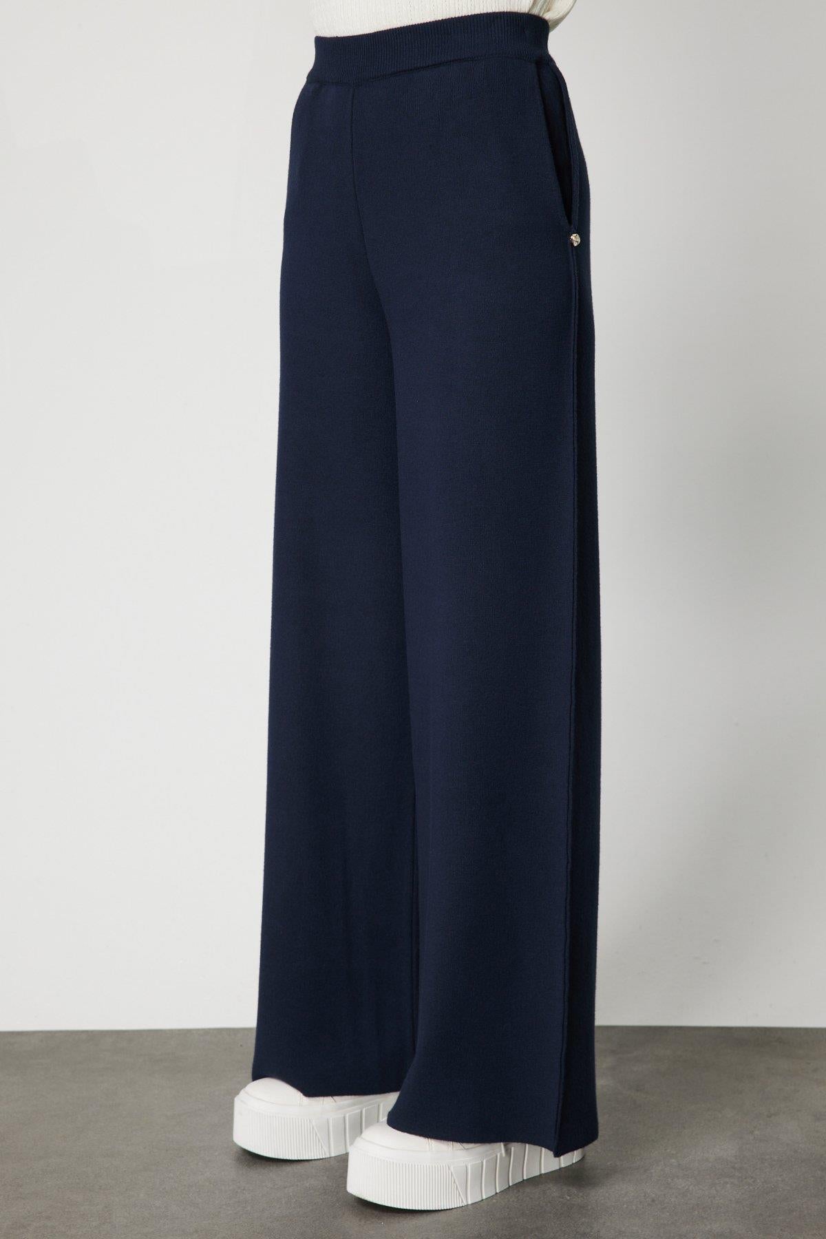 Cebi Taş Detaylı Bol Paça Triko Pantolon